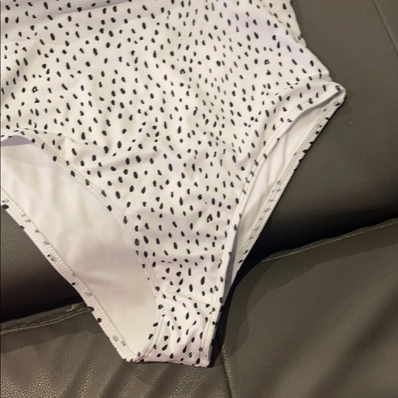 Bathing suit - Picture 2 of 4